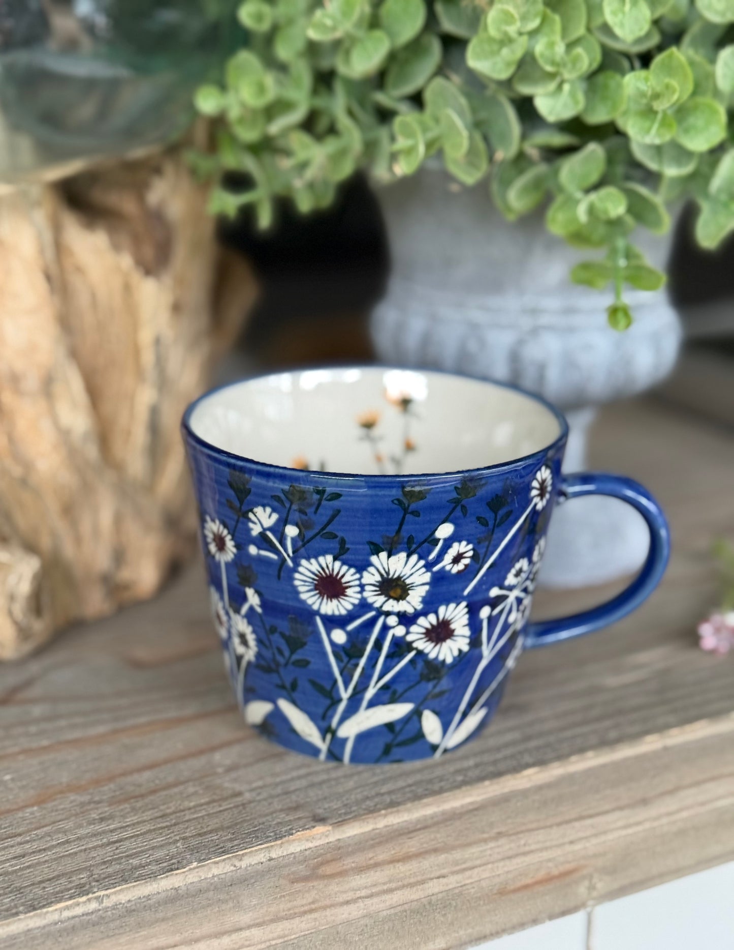 Ceramic Daisy Mugs 12.5cm - 2 Colour Options Available