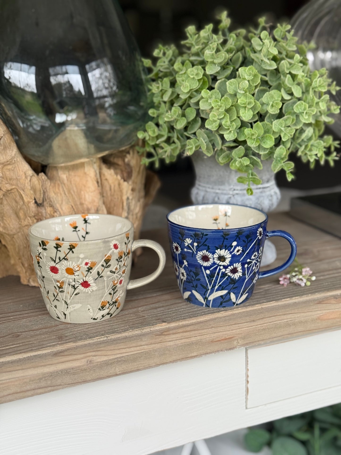 Ceramic Daisy Mugs 12.5cm - 2 Colour Options Available