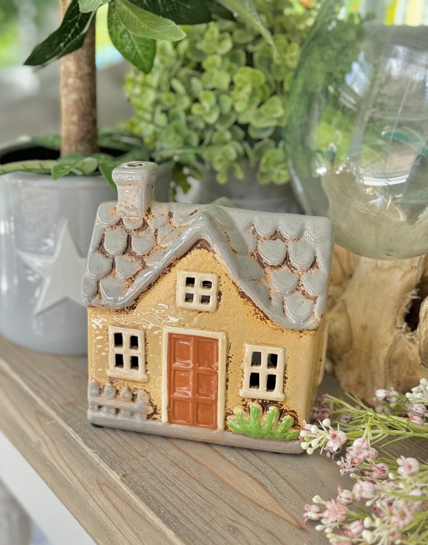 Cream Cottage Tealight Holder