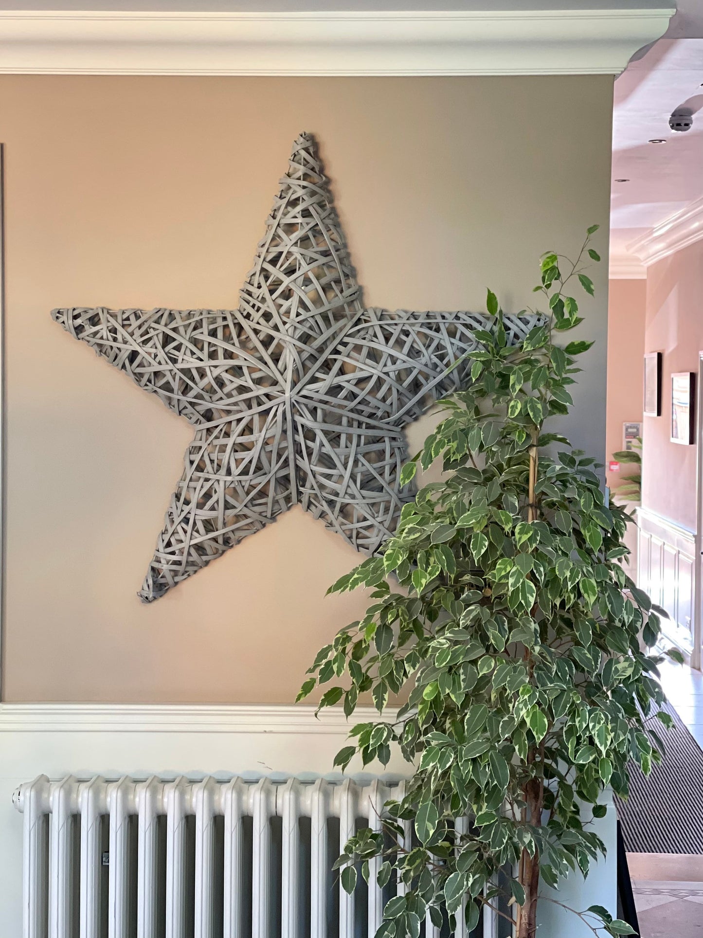 Decor Feature Wicker Grey Star - Very Large 106cm