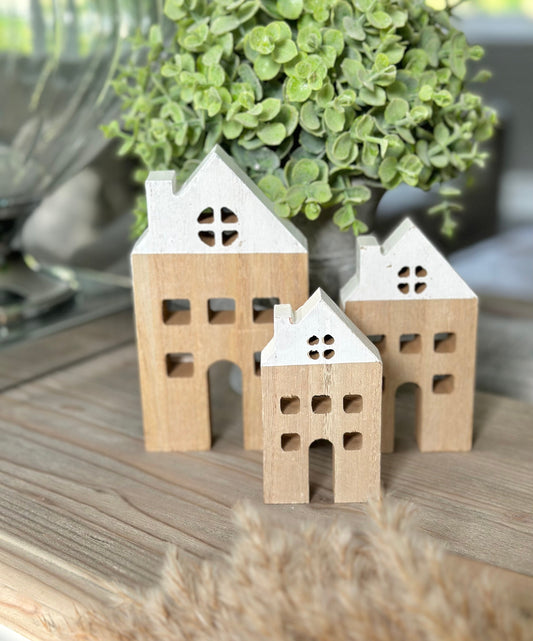 Set of 3 Wooden Houses with white Roofs