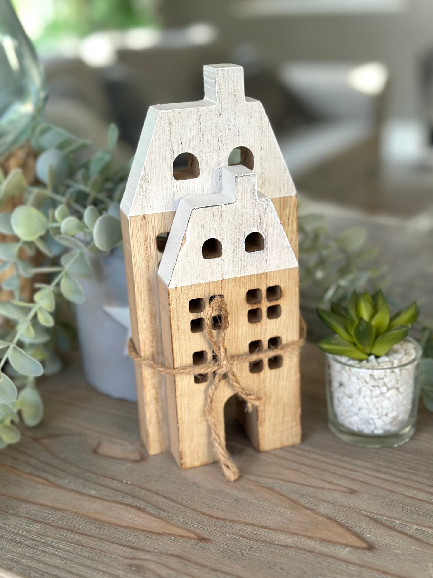 Set of 2 Wooden Houses with white Roofs